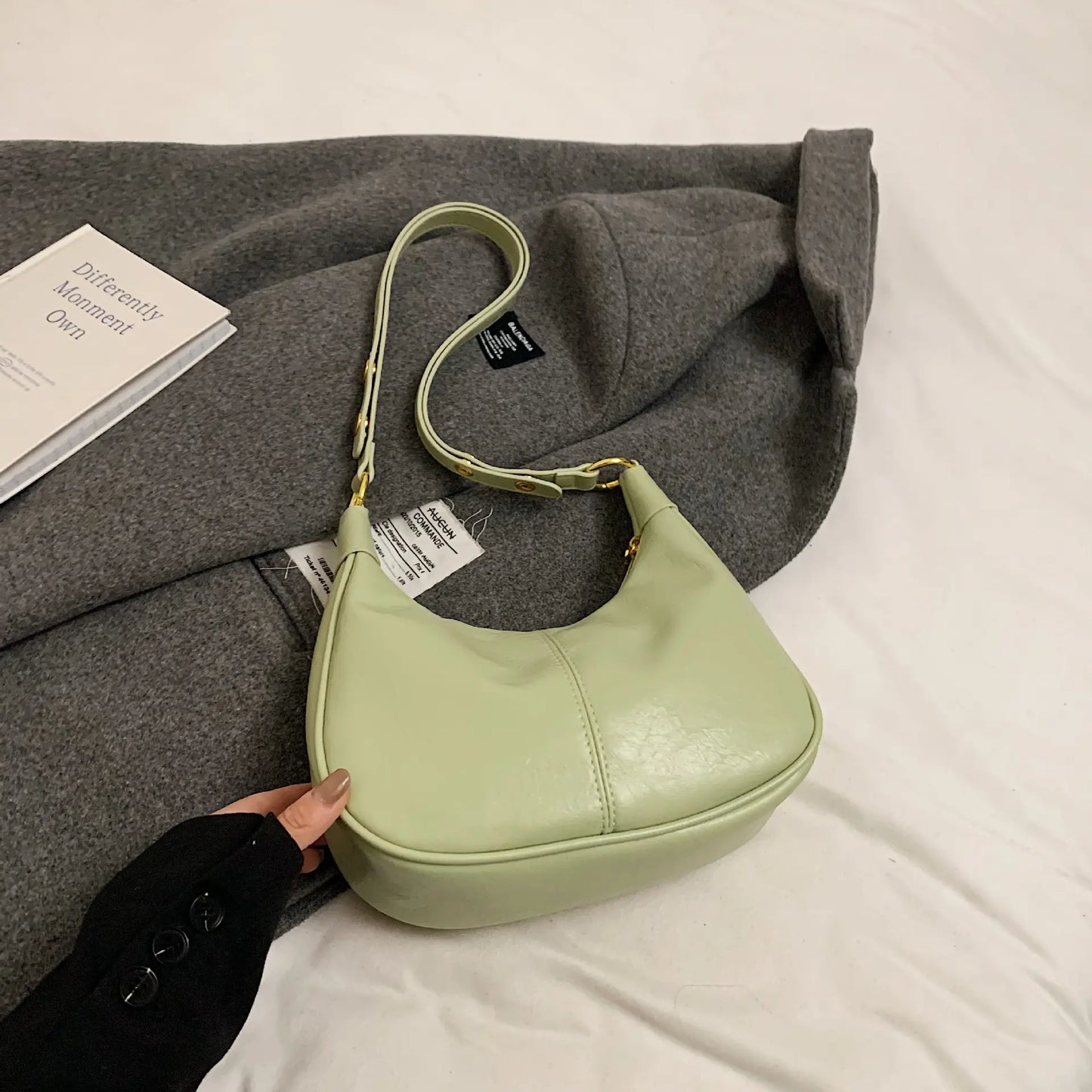 Women's Solid Color Zipper Shoulder Bag